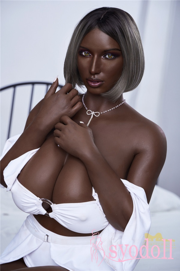 Realdoll kaufen 160cm Irontech doll dunkle Haut