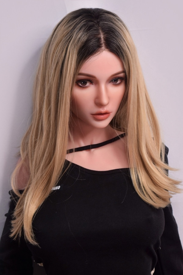 Klein große Brüste sex doll gebraucht